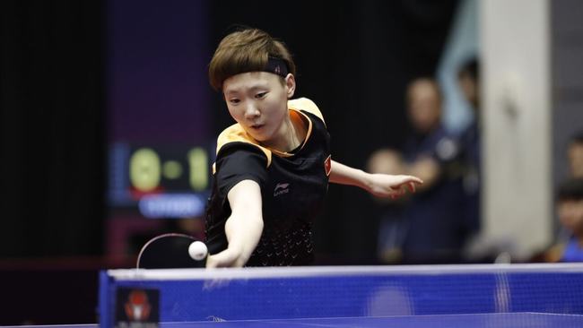 律师张冰质疑经纪人金畅无证还挣浙江上千万，后者回应：满嘴胡言