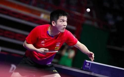 海纳：没注意到针对赫内斯的横幅；拜仁的章程比50+1严格